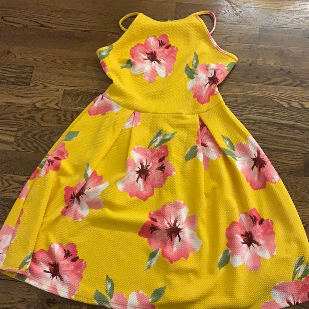 yellow dress